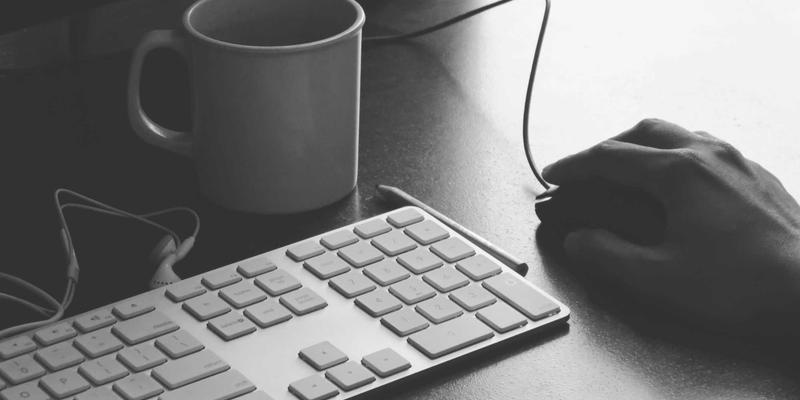 精德制造：揭秘非球面透镜与自由曲面的超精密磨削抛光技术