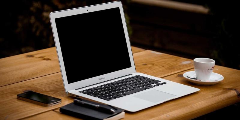 精德精密加工：揭秘CNC电火花（EDM）在微细孔与异形腔体加工中的关键技术